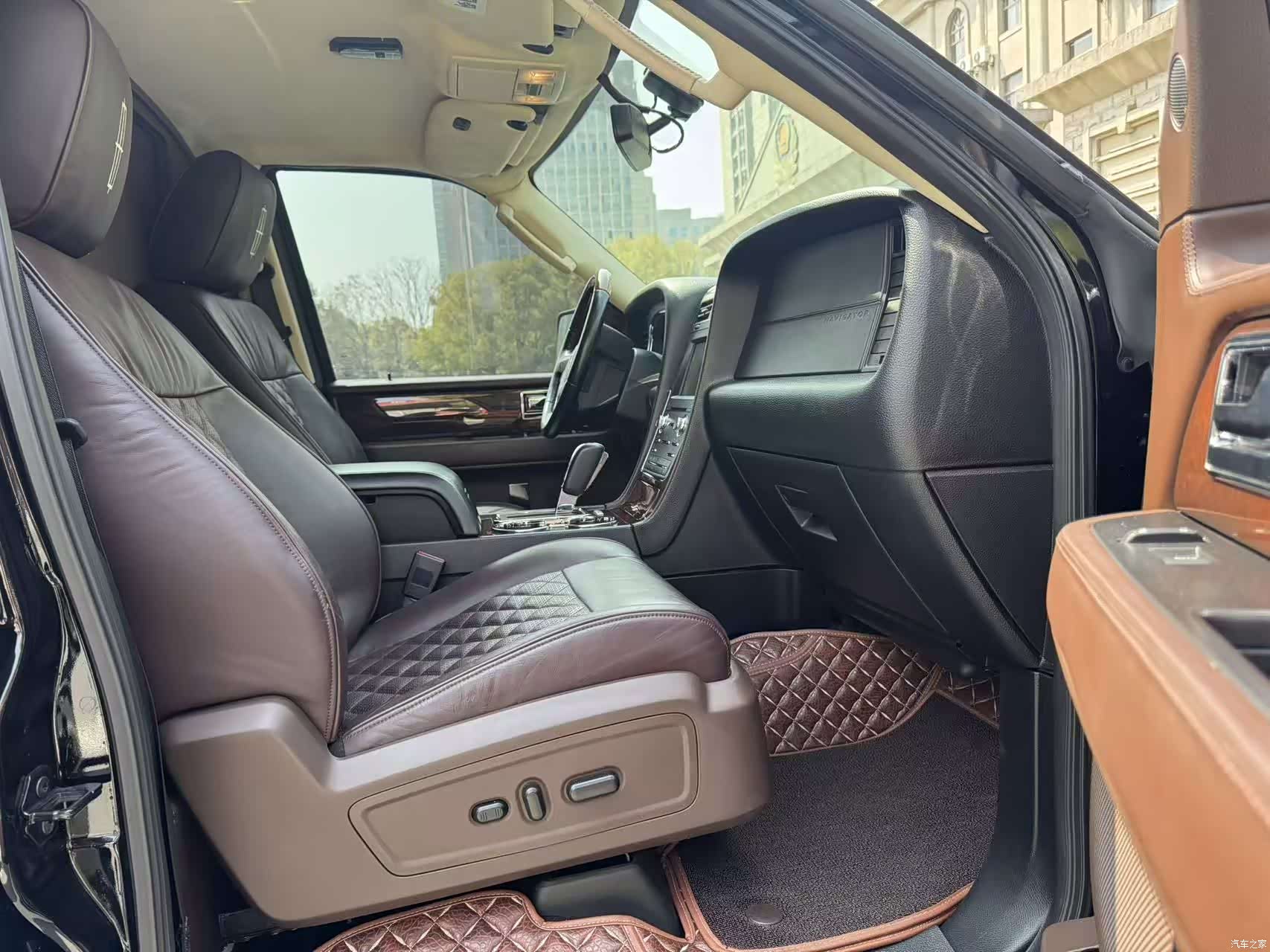 Lincoln Navigator, 2018 13