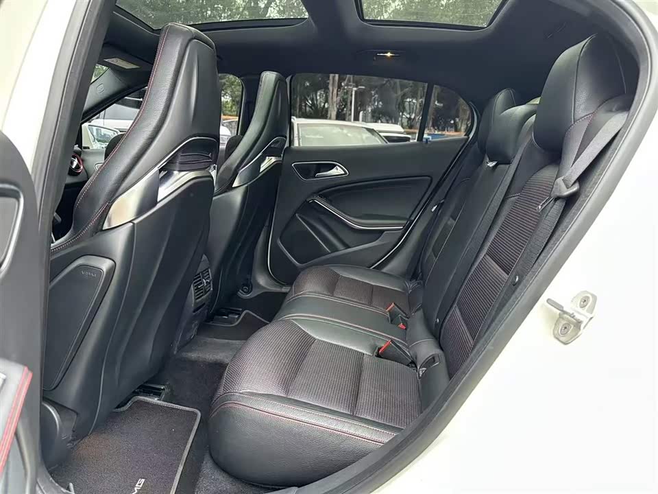 Mercedes-Benz GLA AMG Mercedes-Benz GLA AMG