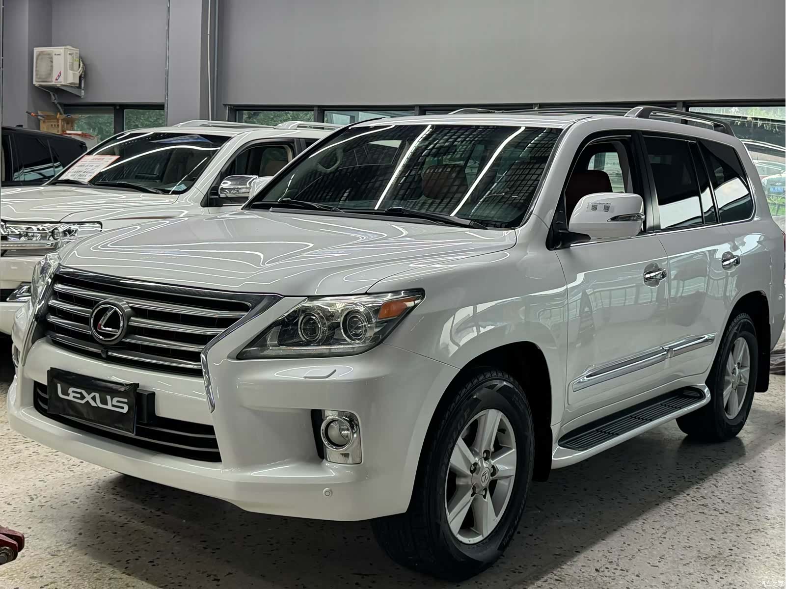Lexus LX, 2012 3
