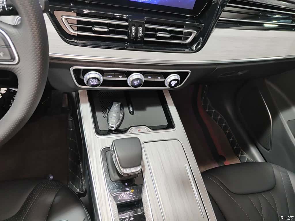Hongqi HS5, 2025 13