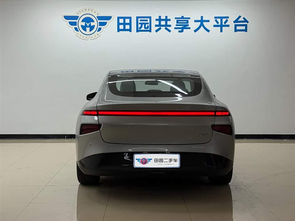 XPENG P7