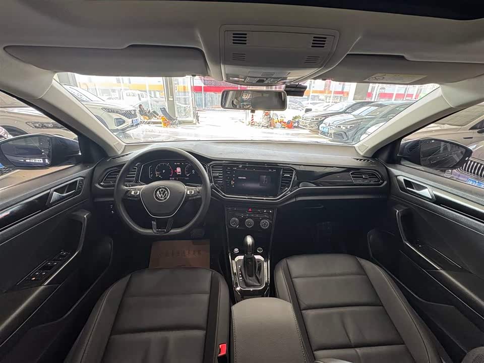 Volkswagen T-ROC exploring Songs