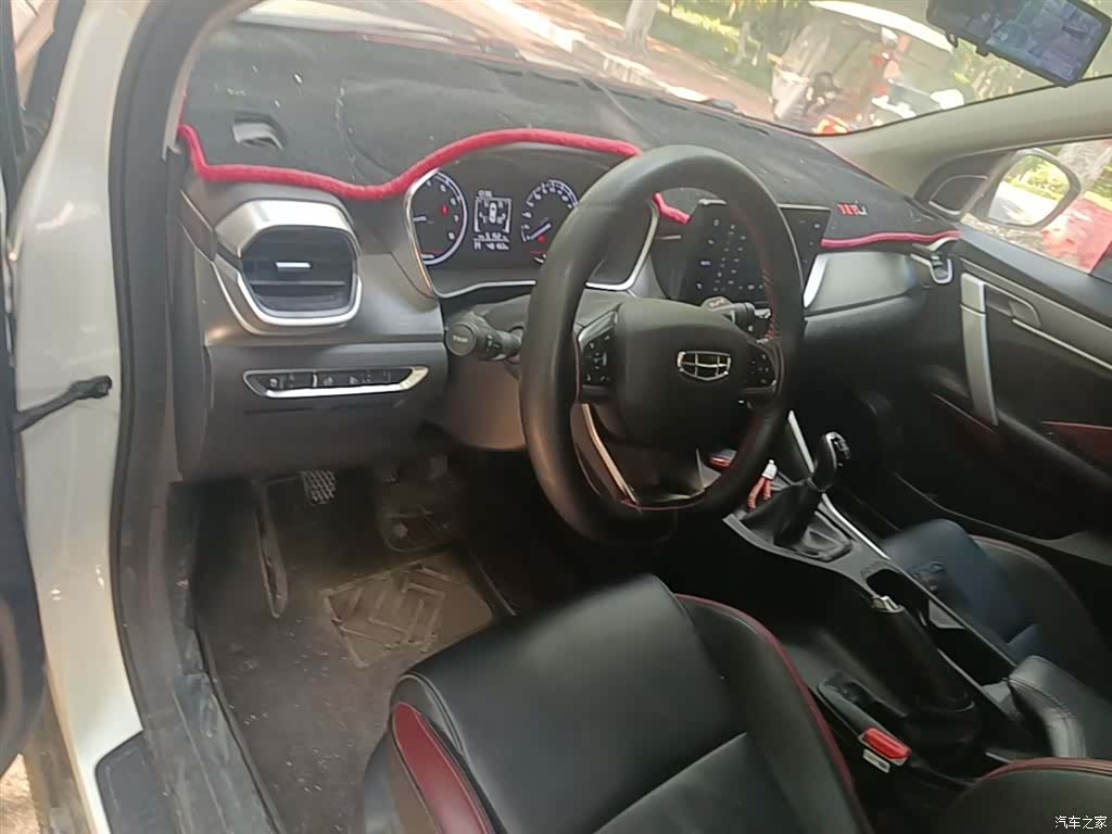 Geely Coolray, 2022 10