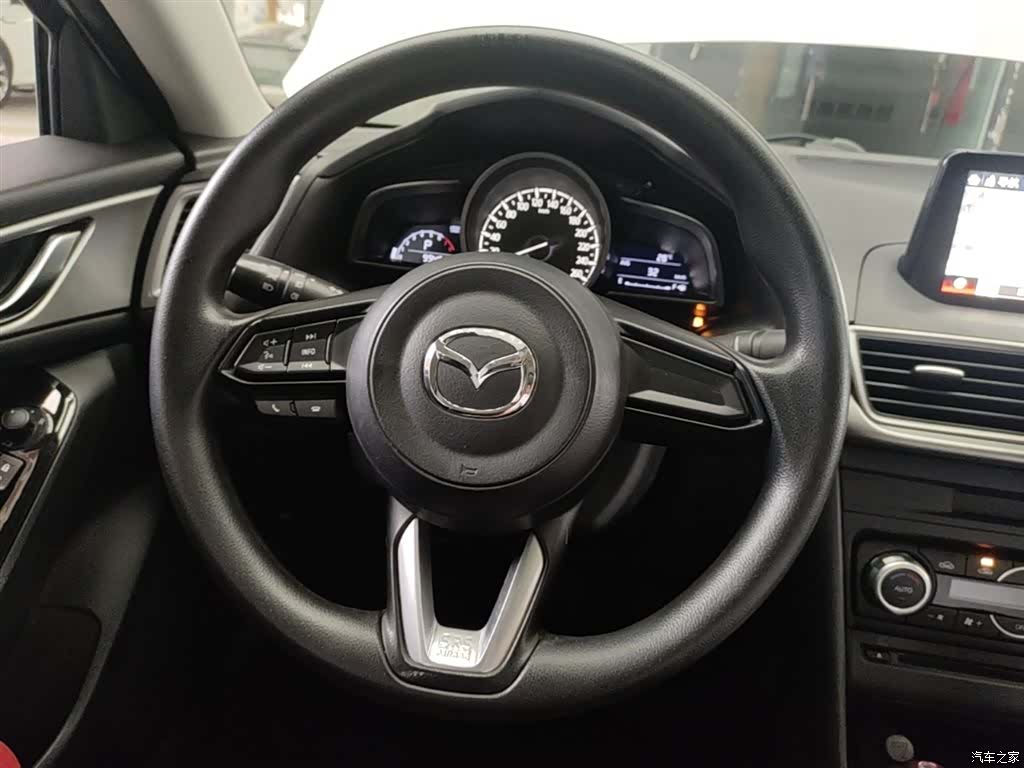 Mazda Mazda3, 2017 11