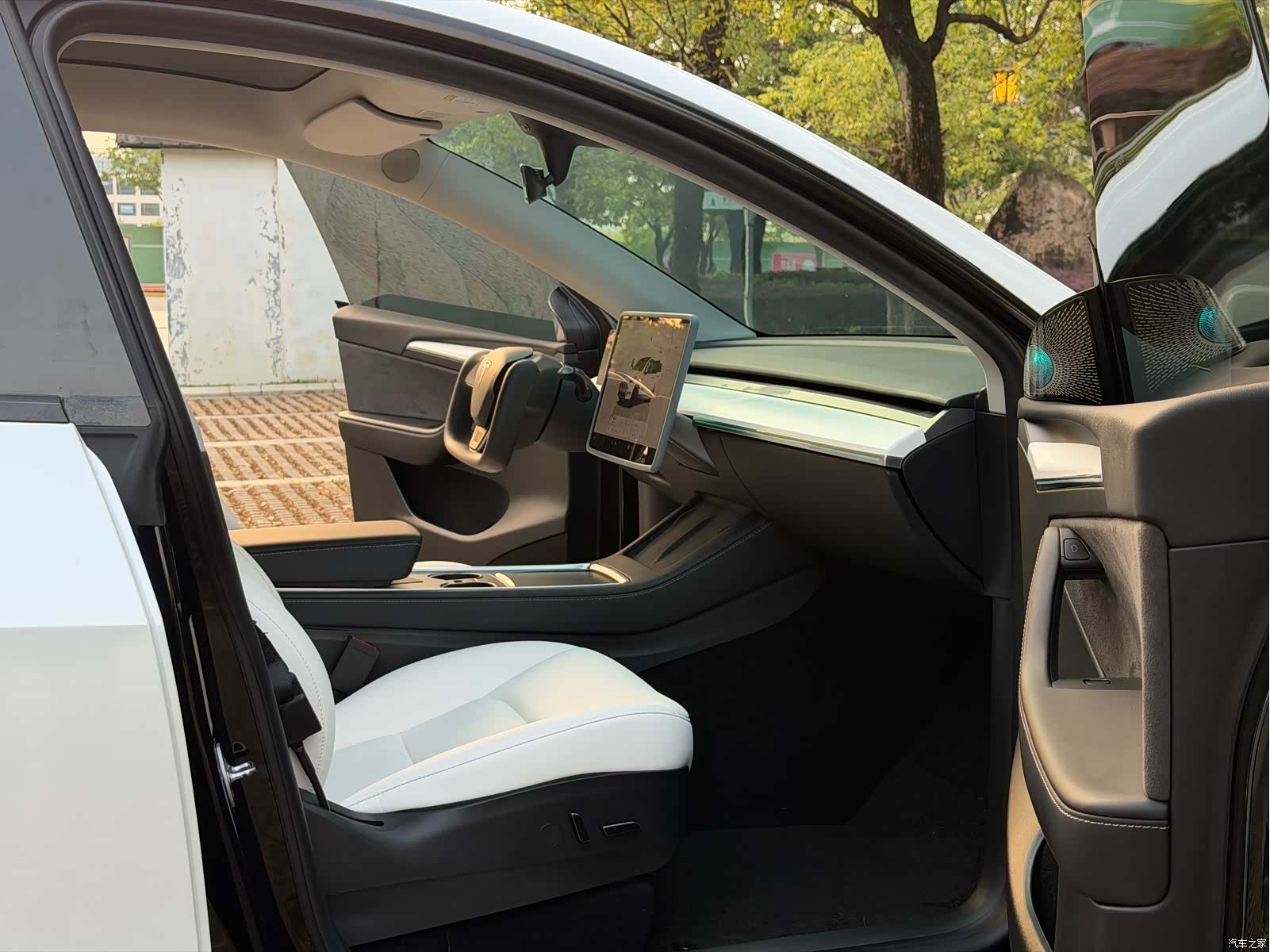 Tesla Model Y, 2023 16