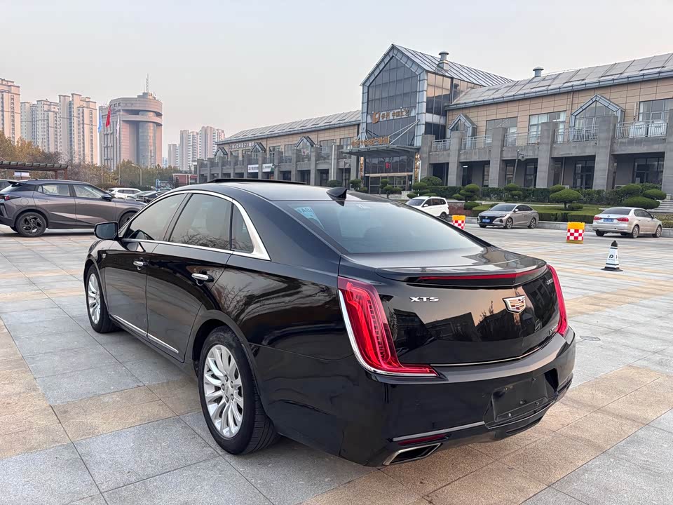 Cadillac XTS