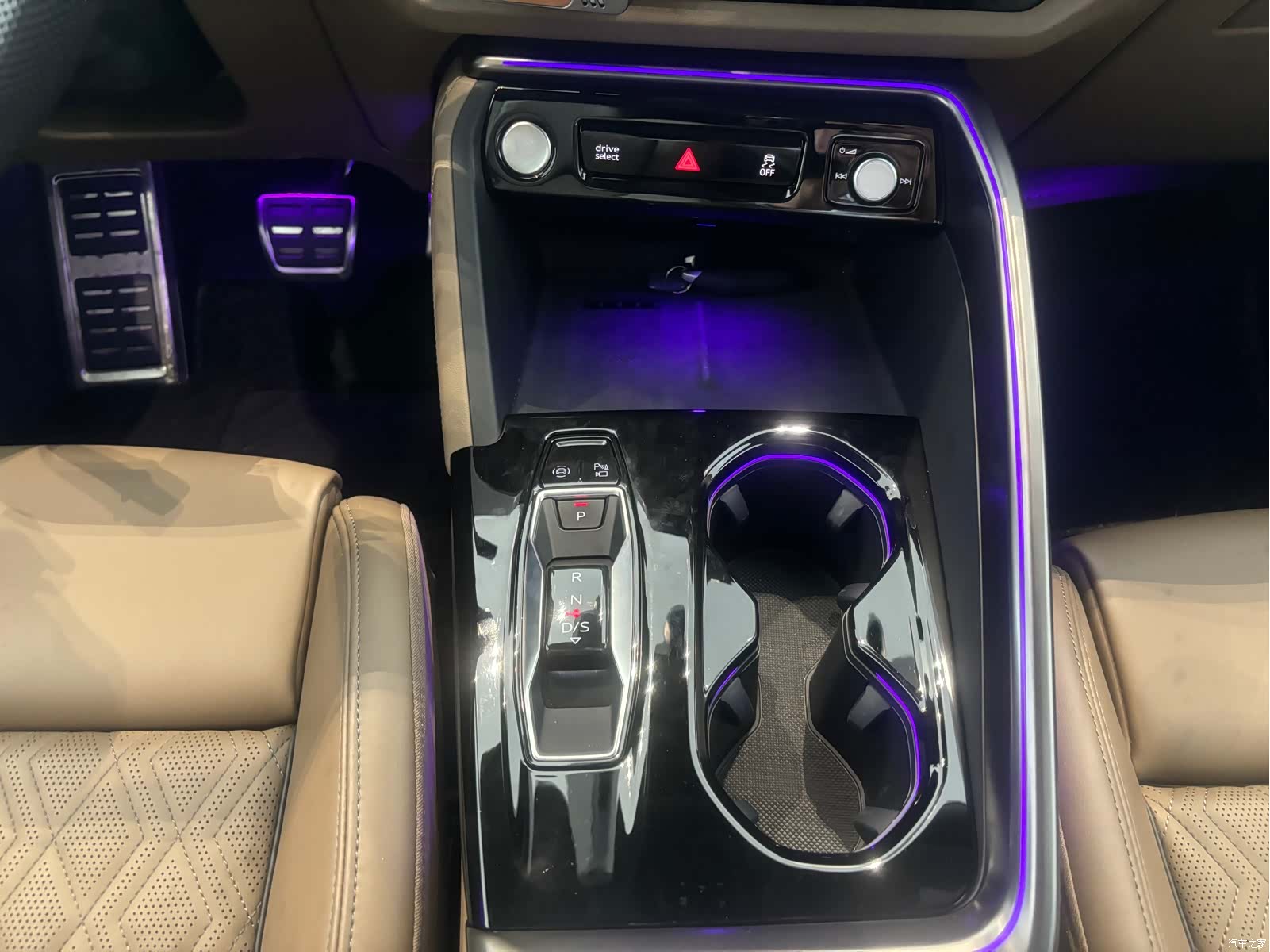 Audi Q5L, 2025 14