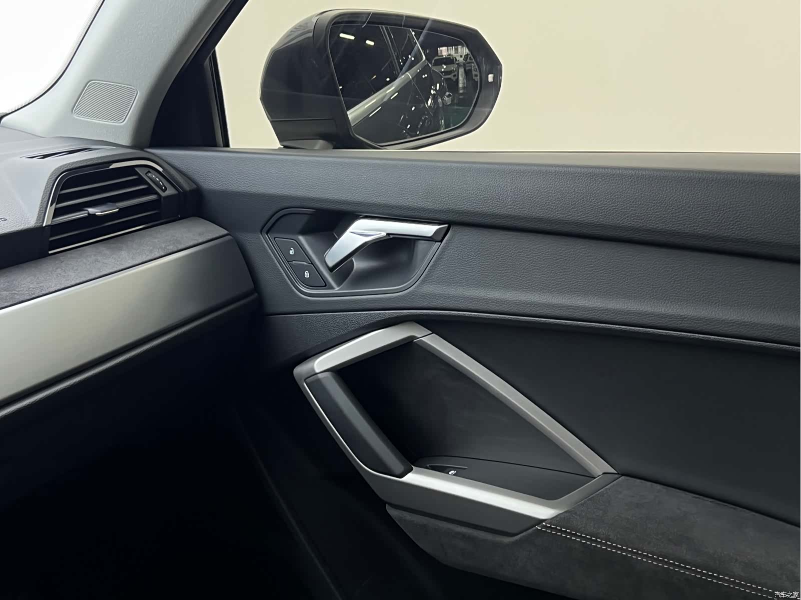 Audi Q3, 2022 11