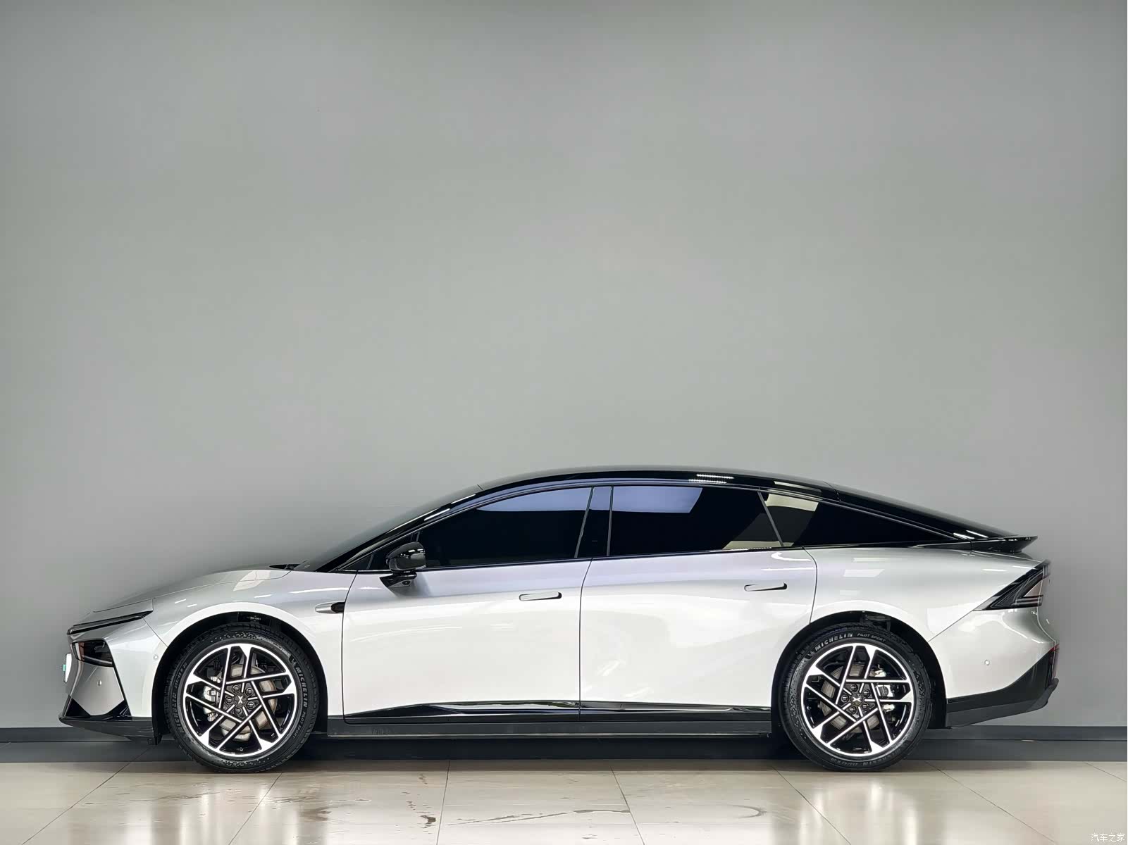Xpeng P7, 2025 все фото