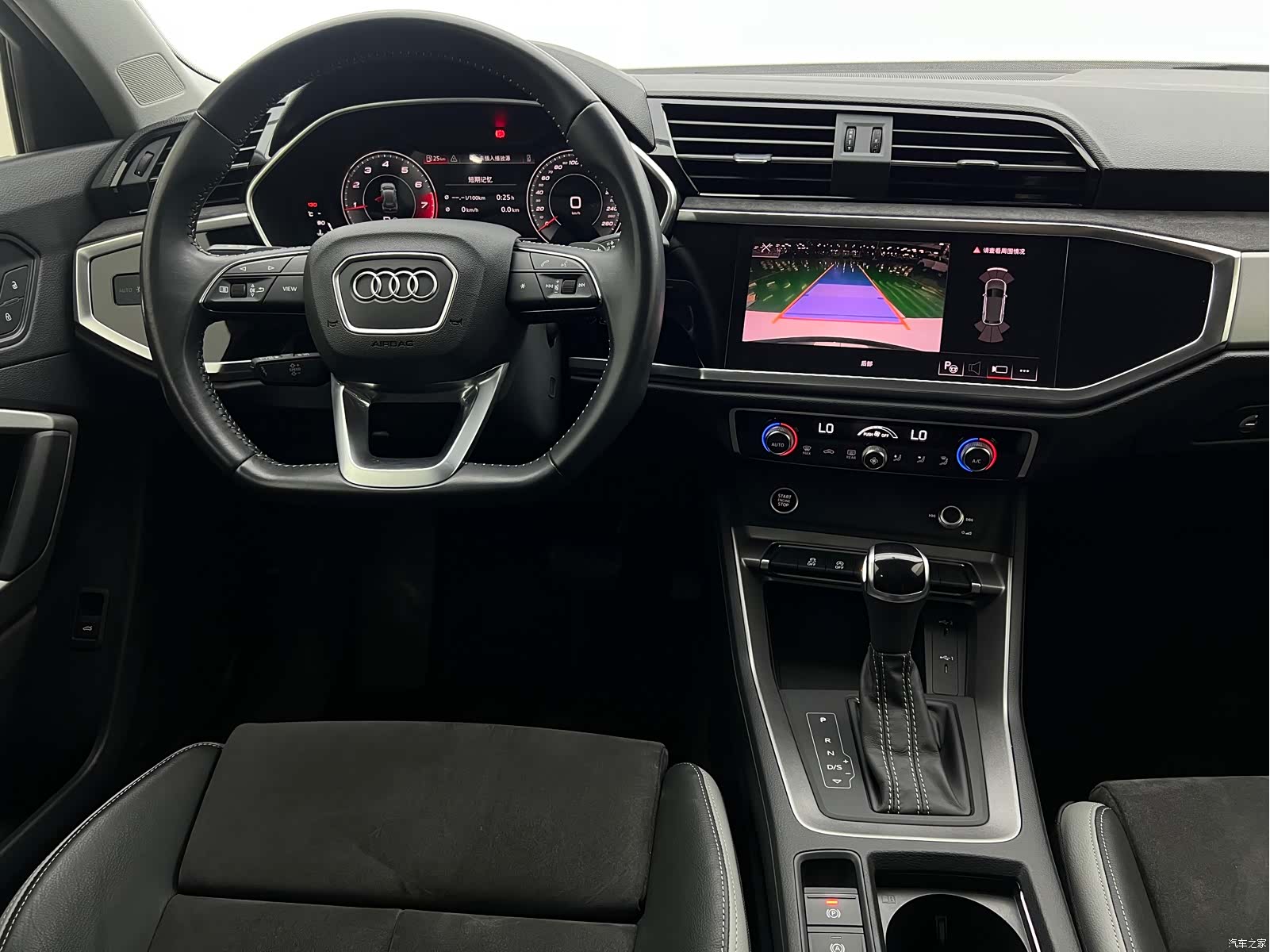 Audi Q3, 2022 11