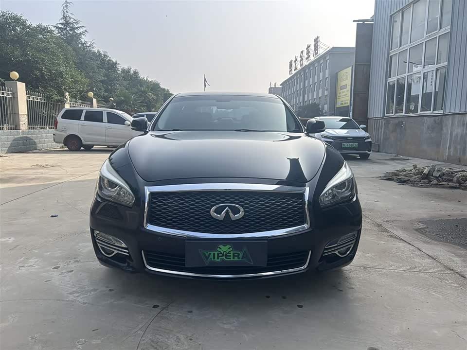 Infiniti Q70