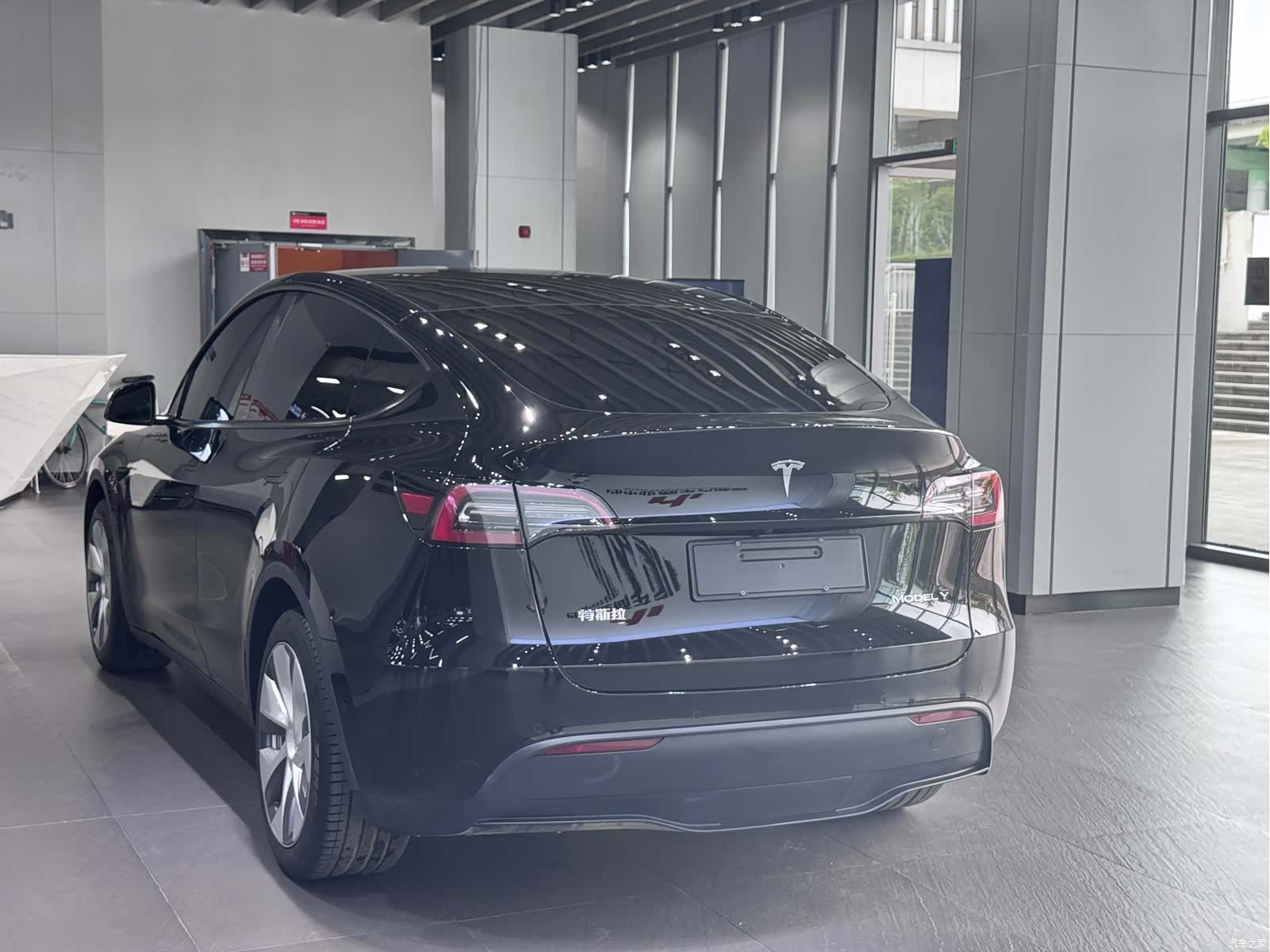 Tesla Model Y, 2023 7