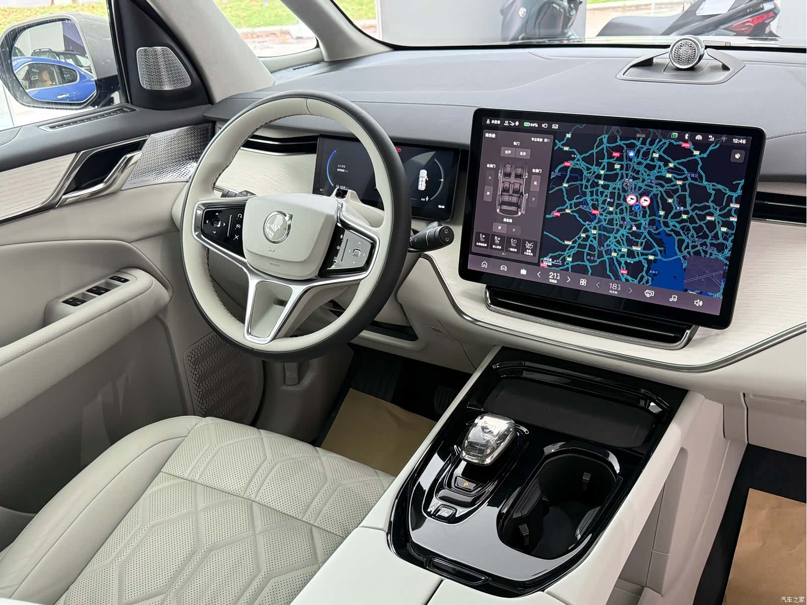 Volvo EM90, 2024 4