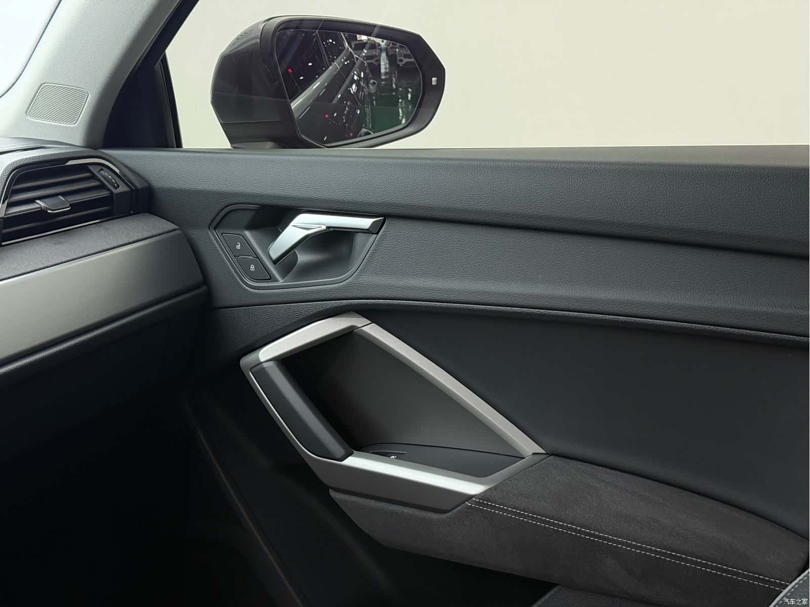 Audi Q3, 2023 13