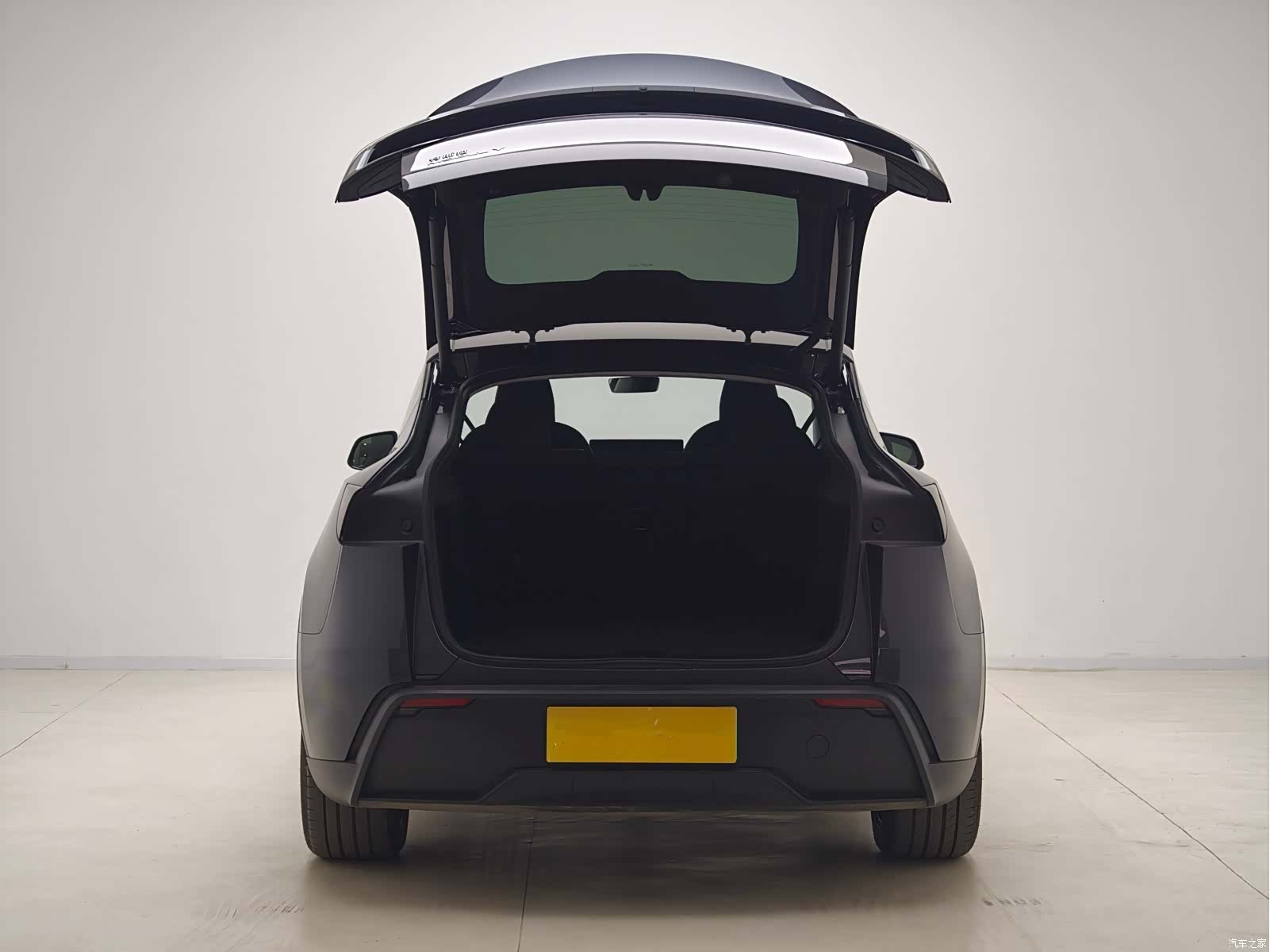 Tesla Model Y, 2025 11