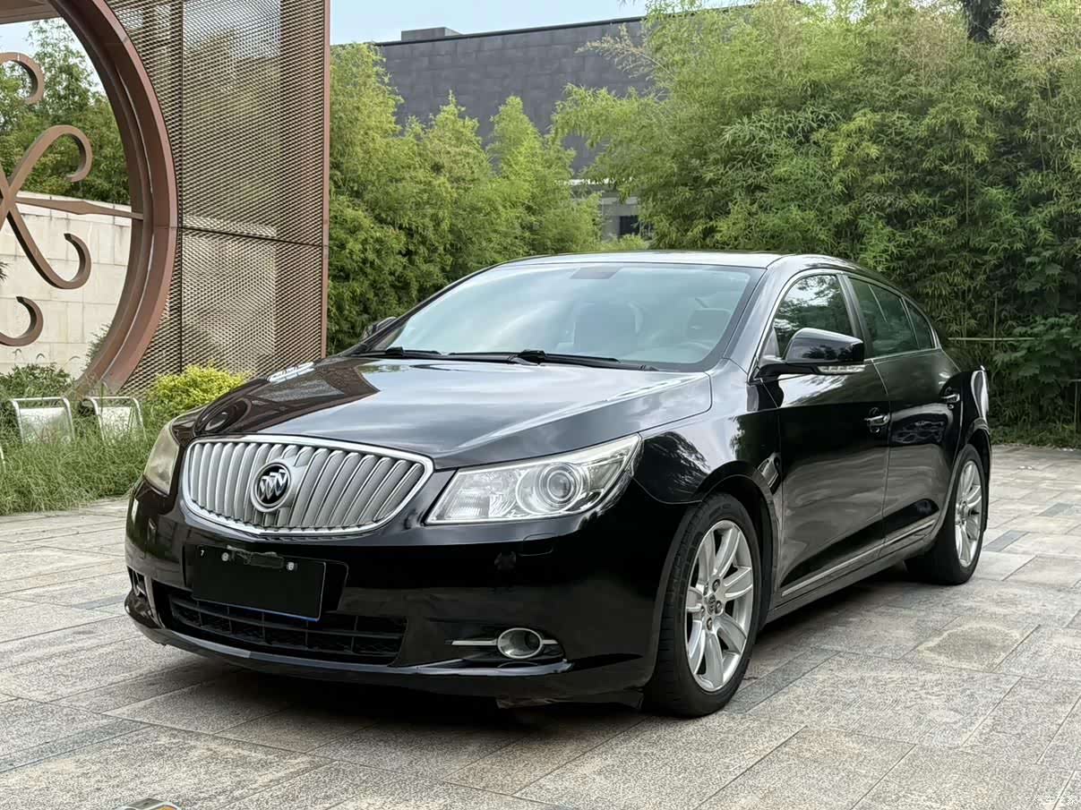 Buick LaCrosse, 2011 1