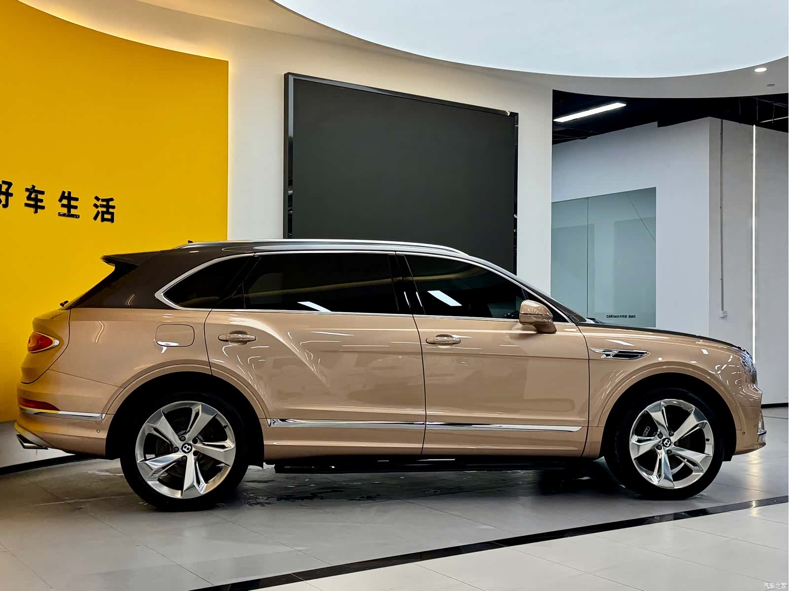 Bentley Bentayga, 2023 4