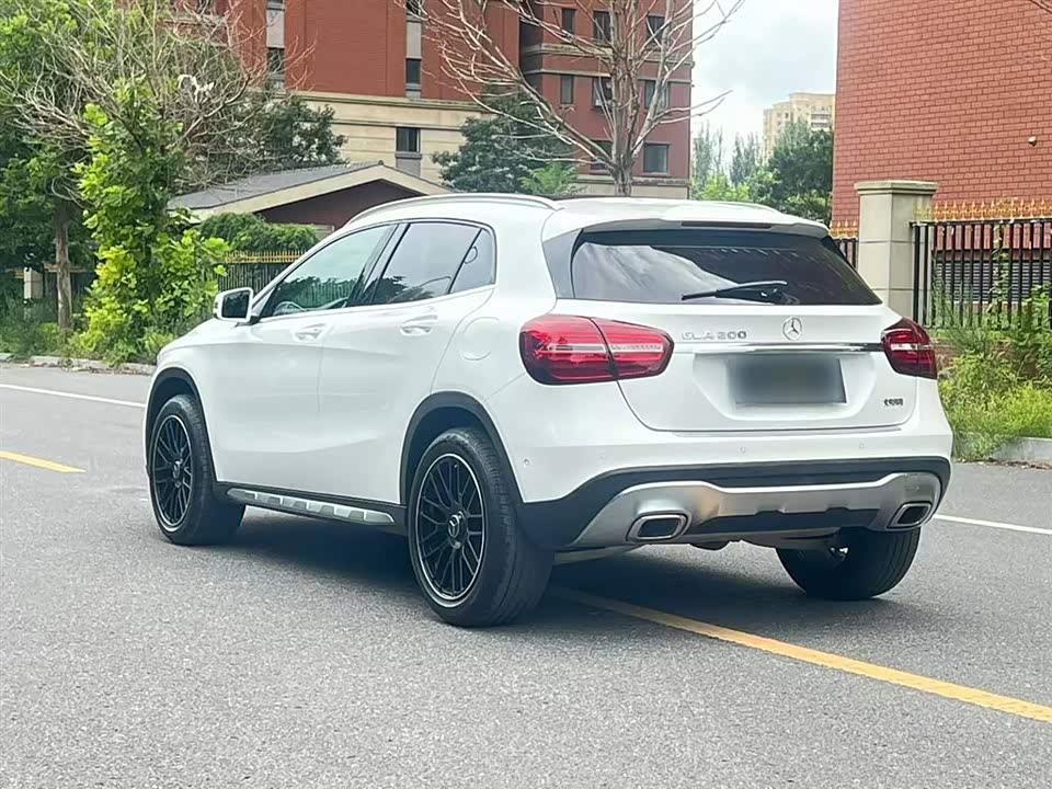 Mercedes-Benz GLA