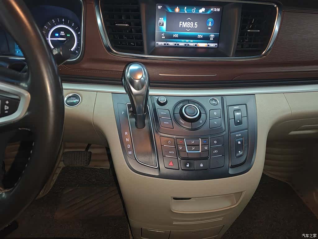 Buick GL8, 2018 10