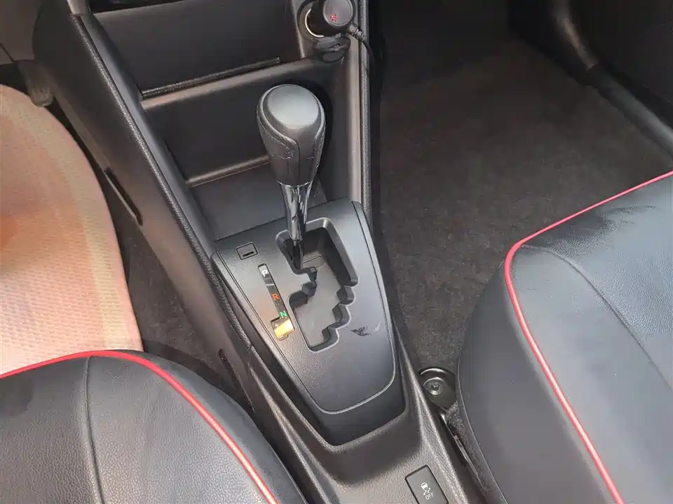 Toyota YARiS L to enjoy