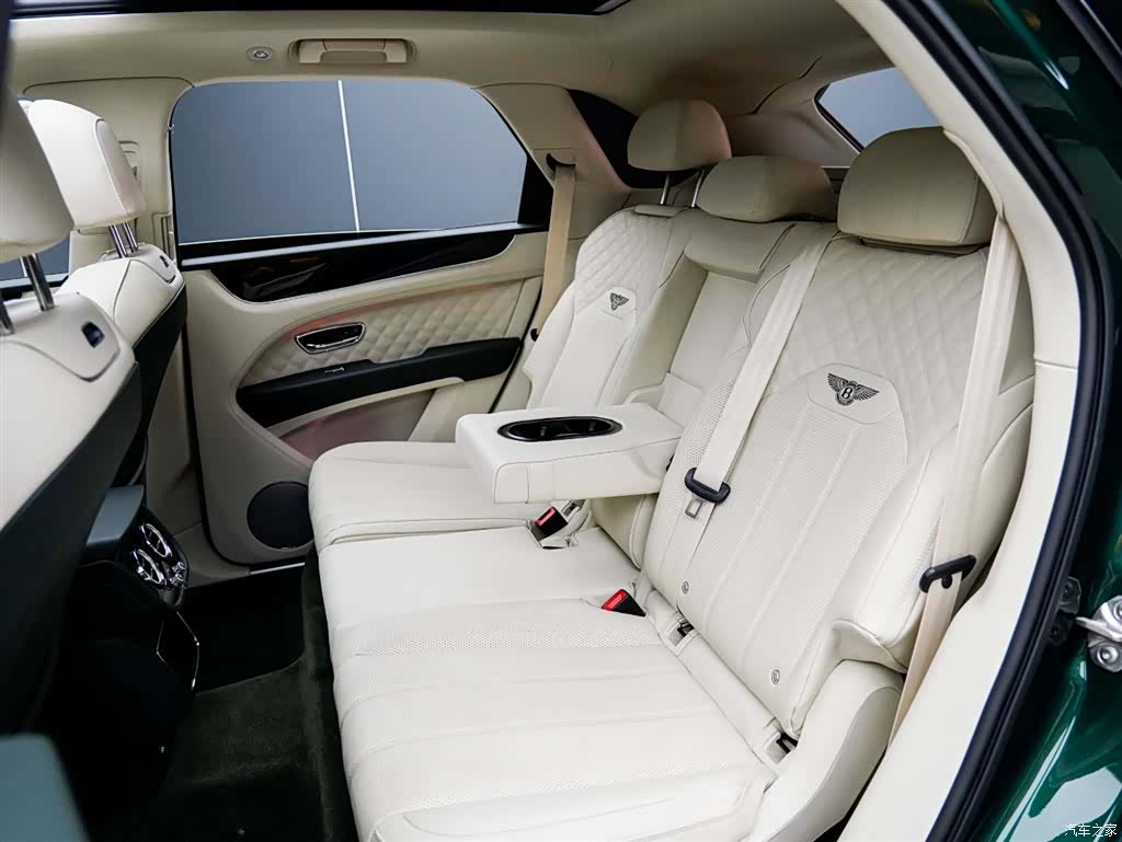 Bentley Bentayga, 2022 10