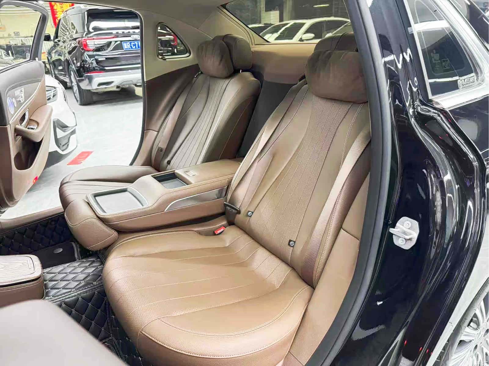 Mercedes-Benz E-Class, 2023 14