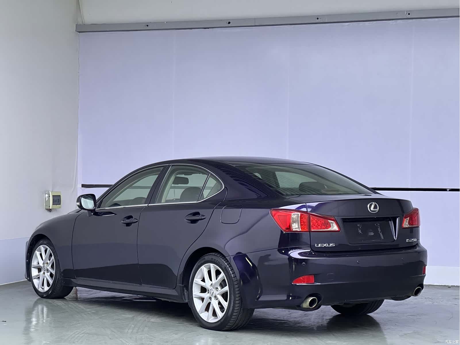 Lexus IS, 2011 4