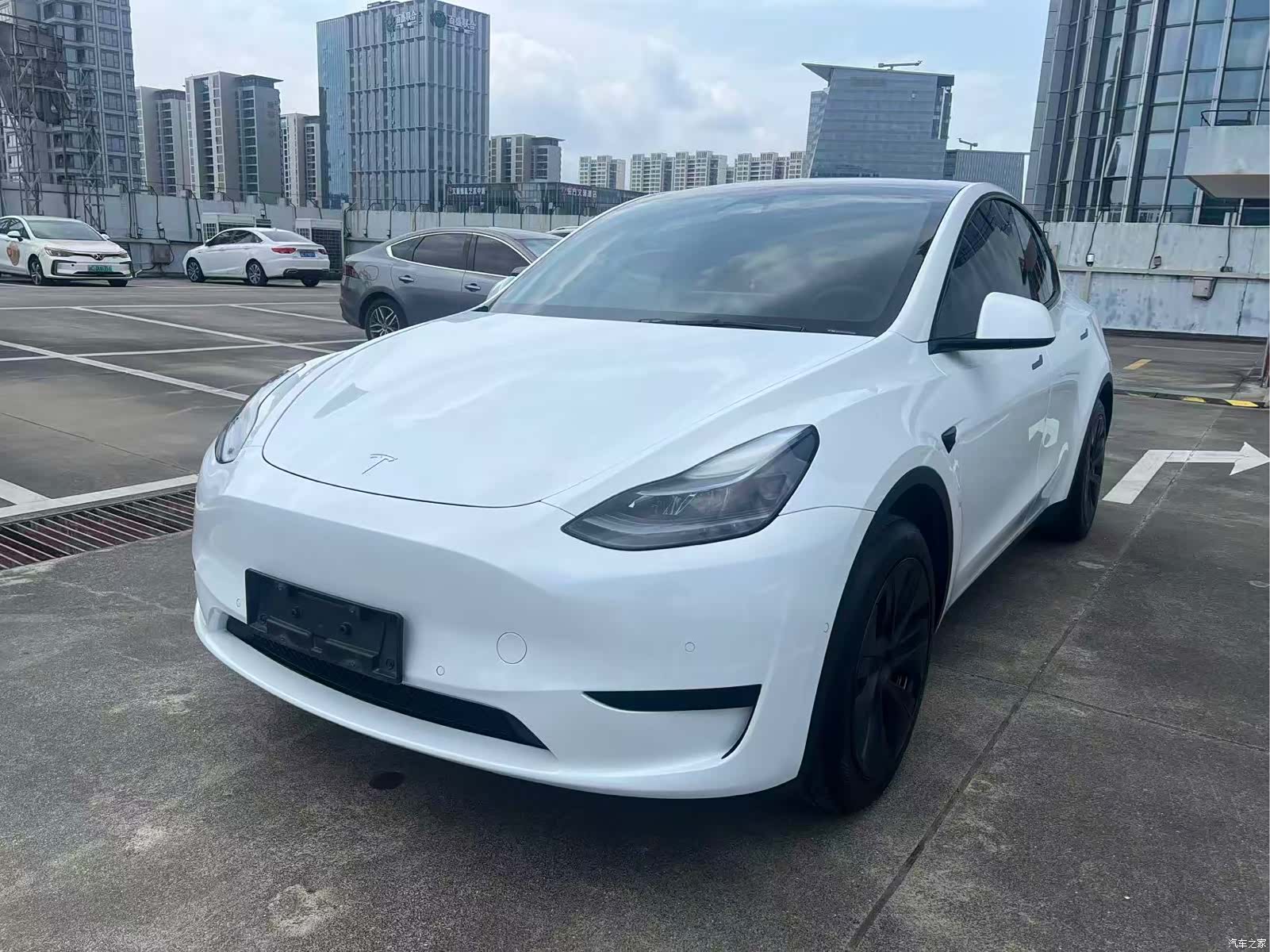 Tesla Model Y, 2023 1