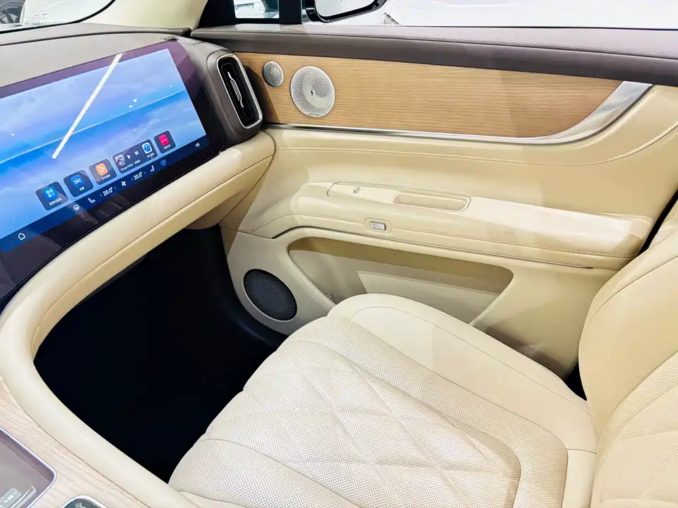 AITO Ask the world M9