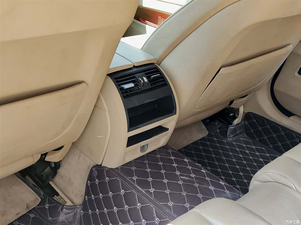 BMW 5 Series, 2011 9