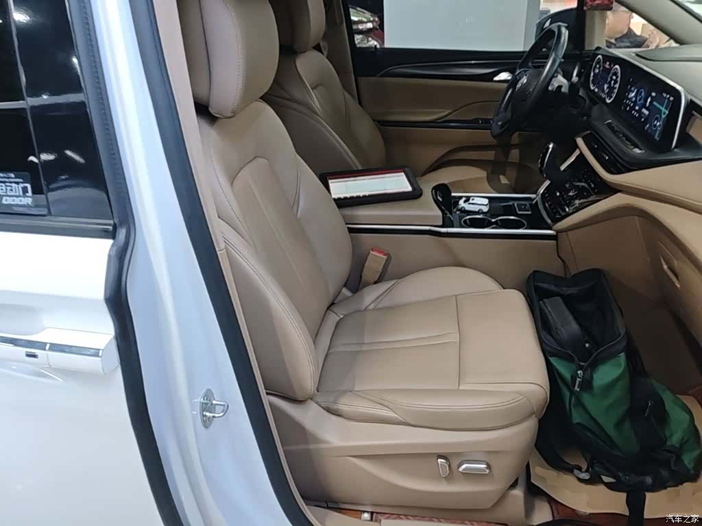 Buick GL8, 2020 25