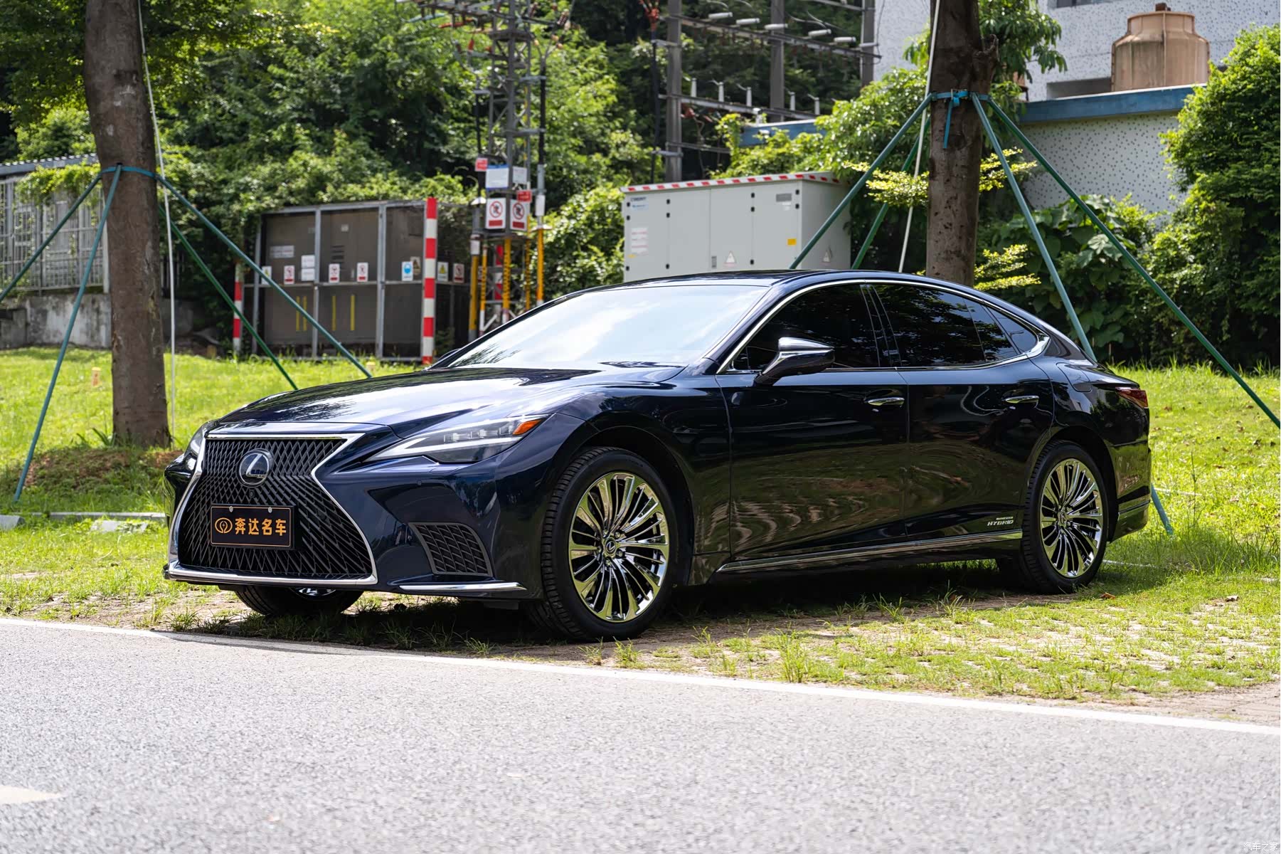 Lexus LS, 2021 1