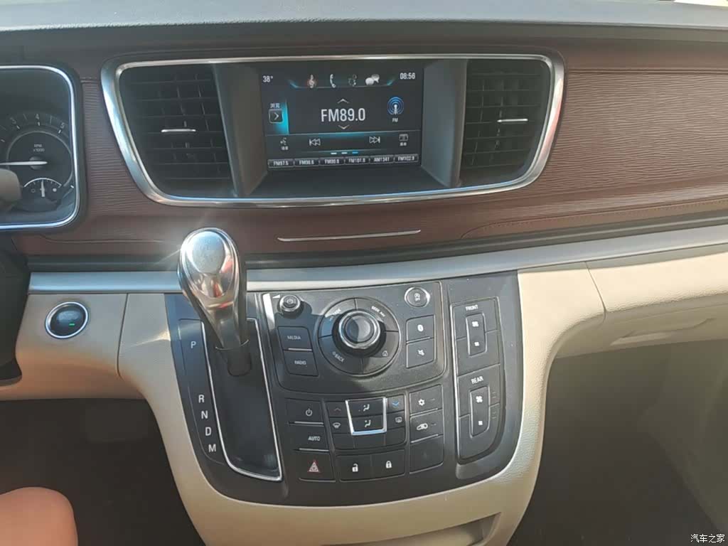 Buick GL8, 2019 13