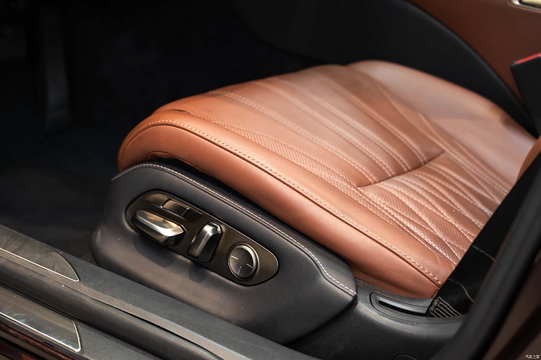 Lexus LS, 2019 21