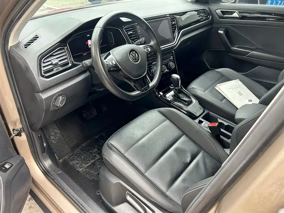 Volkswagen T-ROC exploring Songs