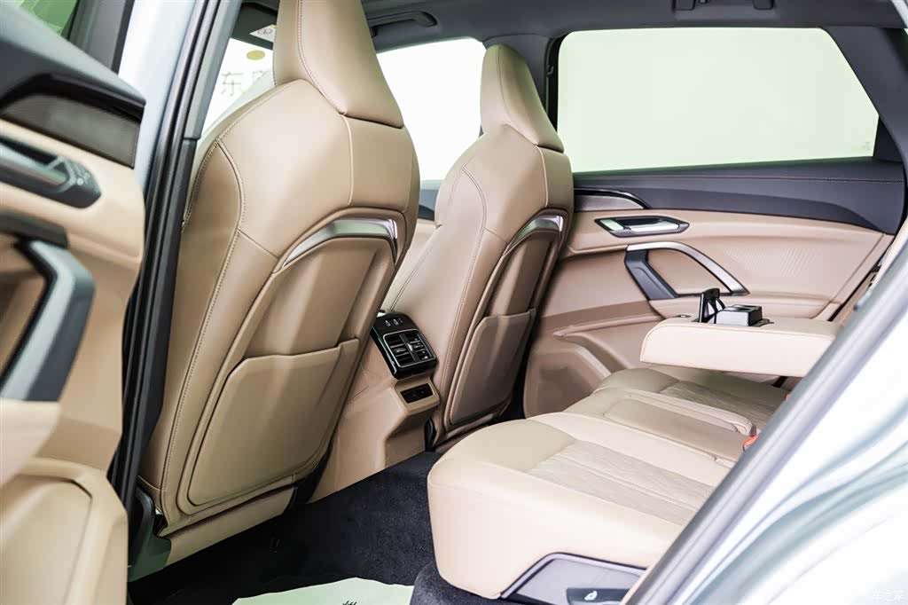 Audi Q5L, 2026 7