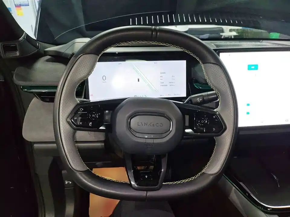 Lynk & Co 08 EM-P