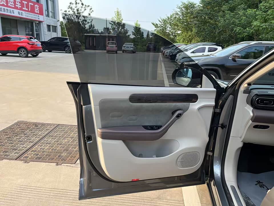 Leapmotor C11