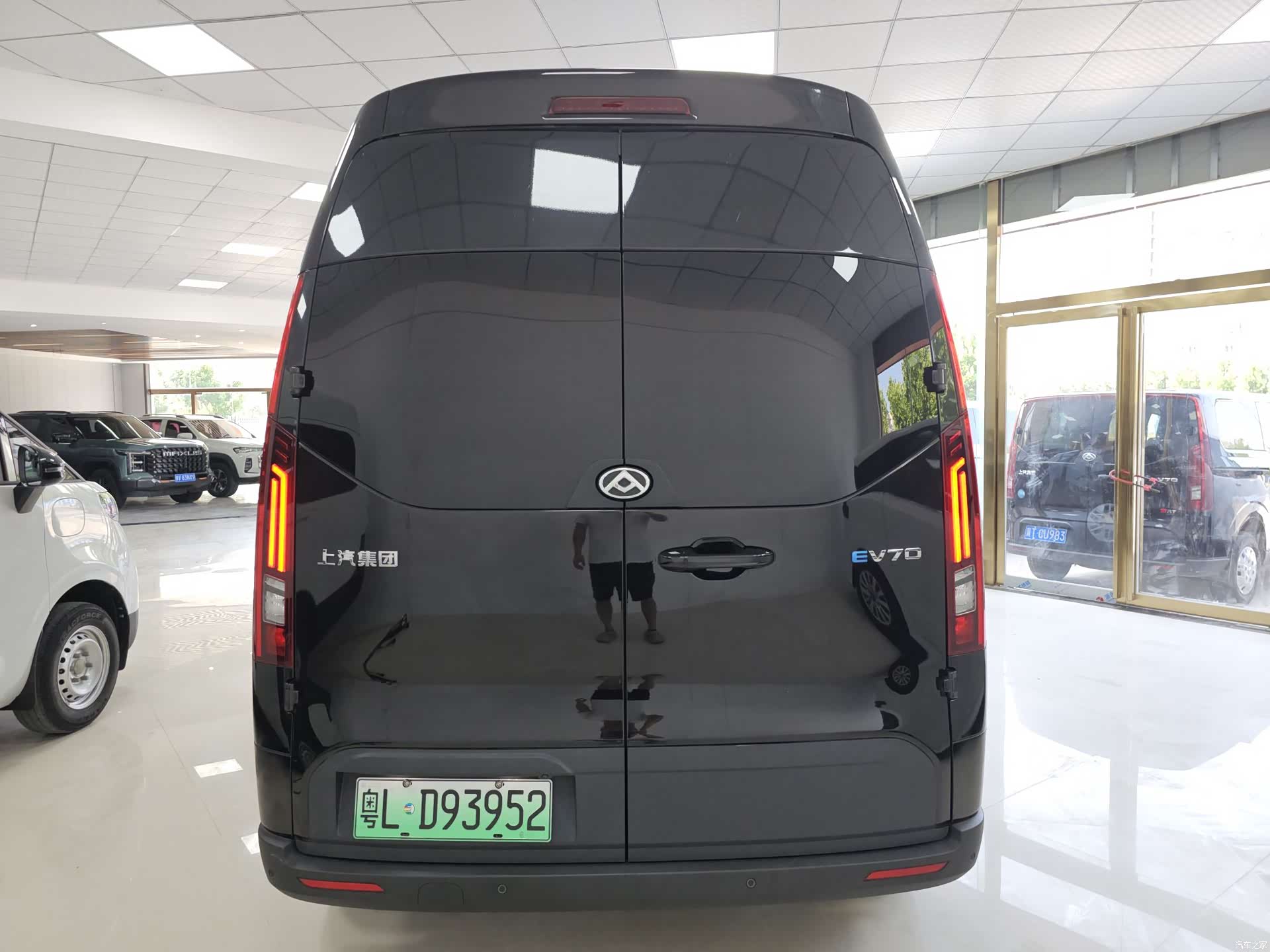 Maxus EV70, 2025 все фото