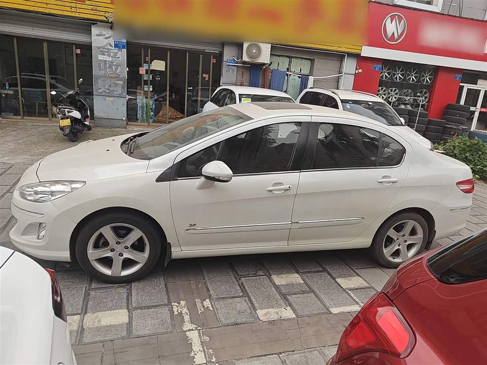 Peugeot 408