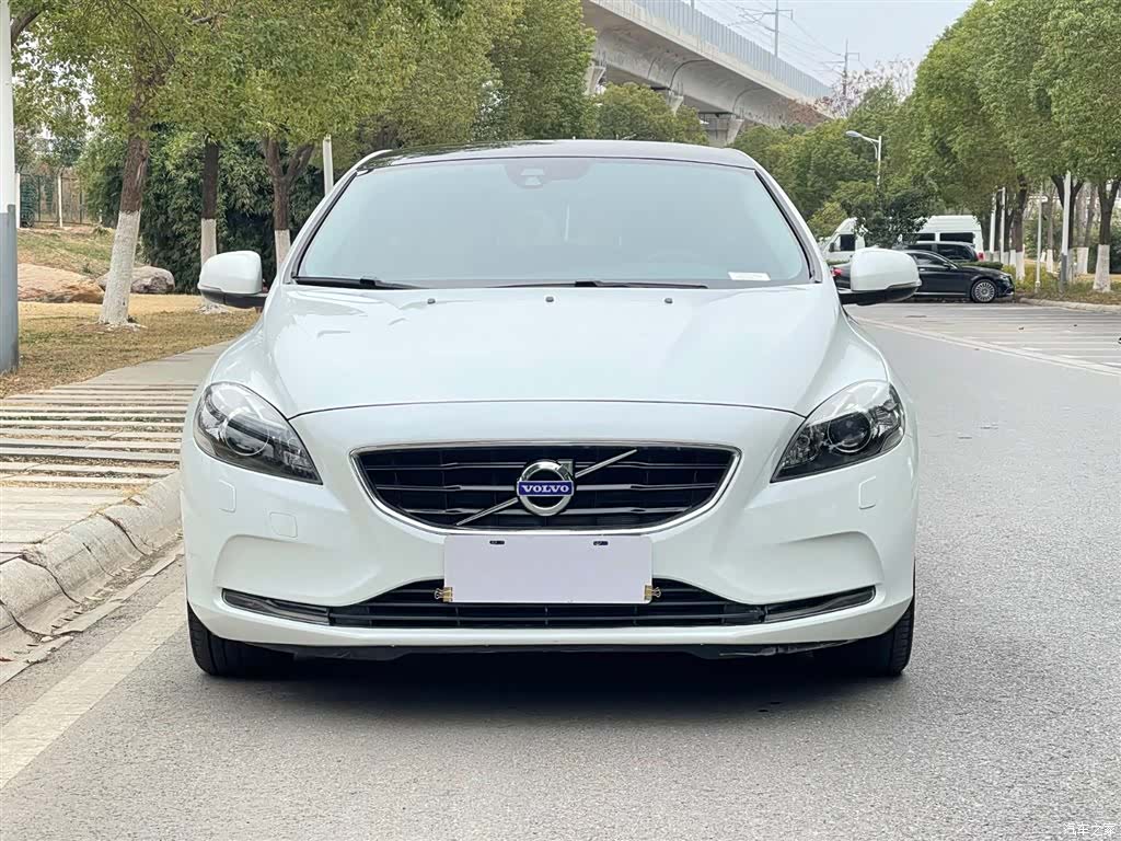 Volvo V40, 2015 3