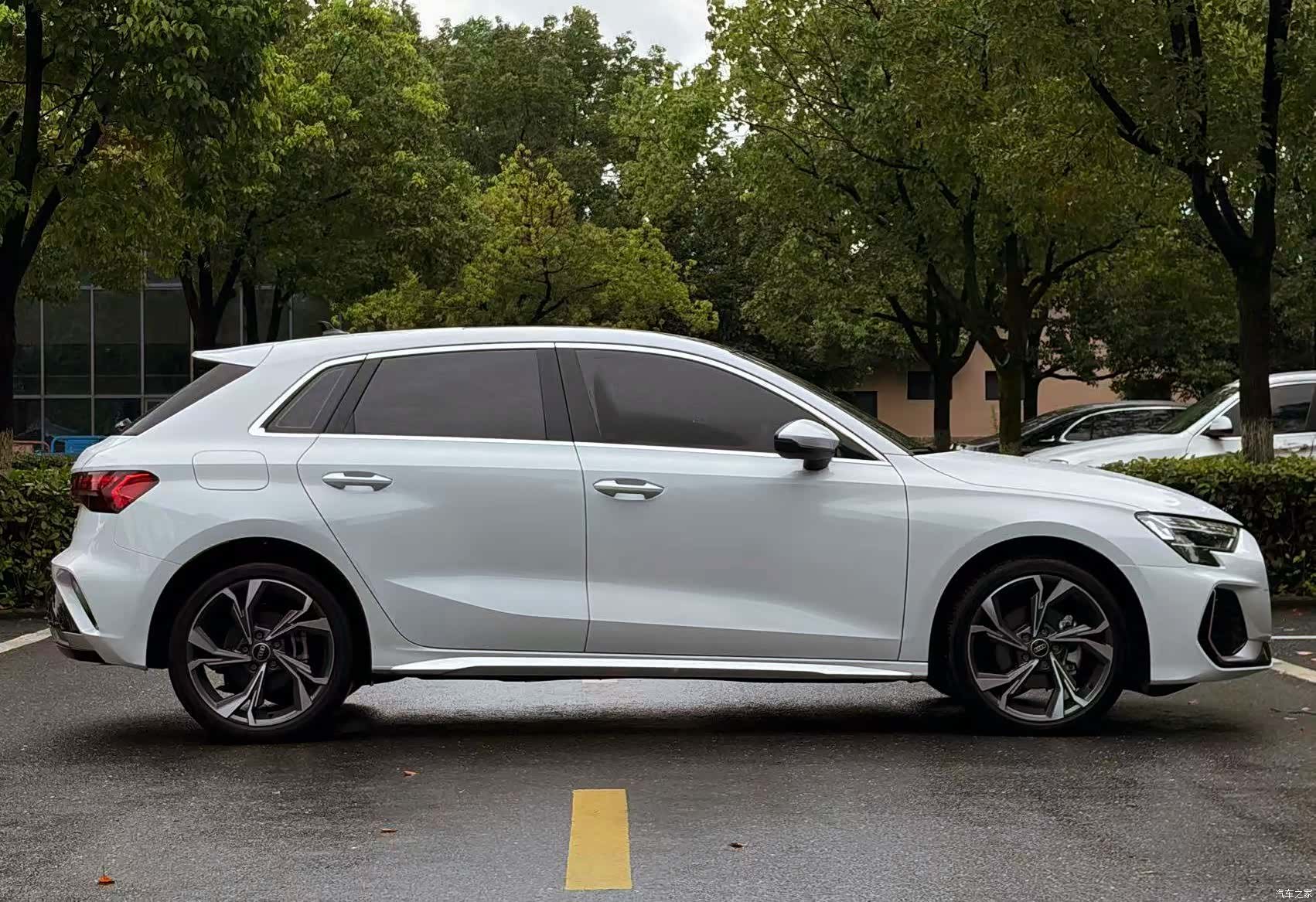 Audi Flying Spur, 2025 4