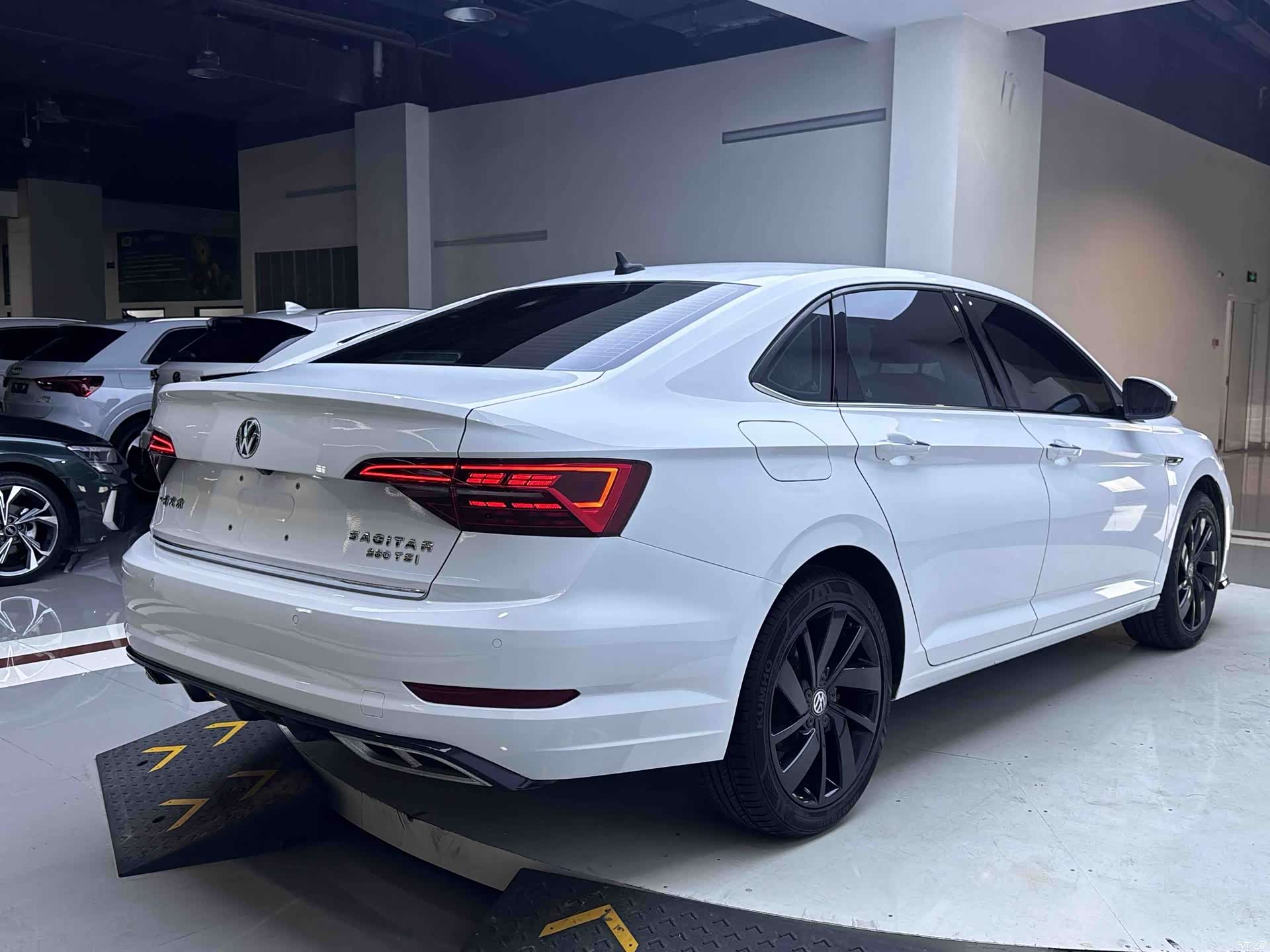 Volkswagen Sagitar, 2021 6