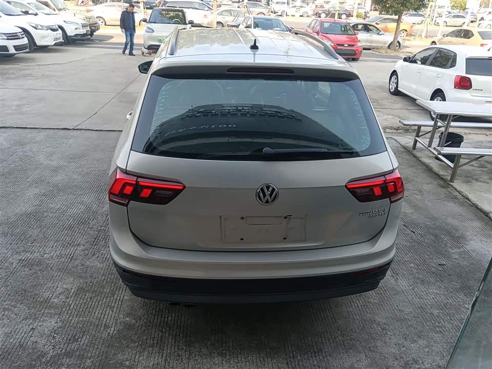 Volkswagen Tiguan L