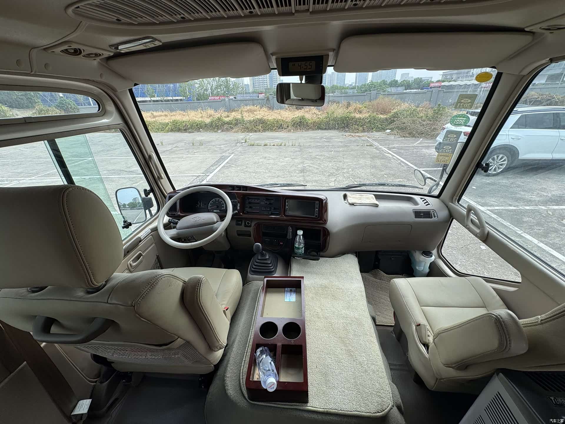 Toyota Coaster, 2011 11