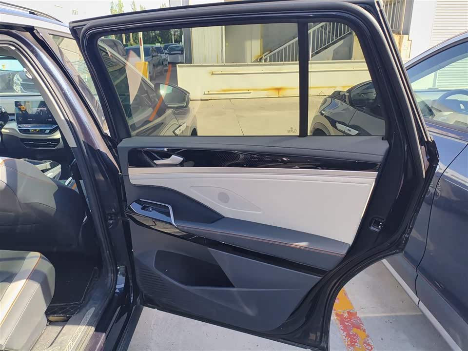 Volkswagen ID.6 CROZZ