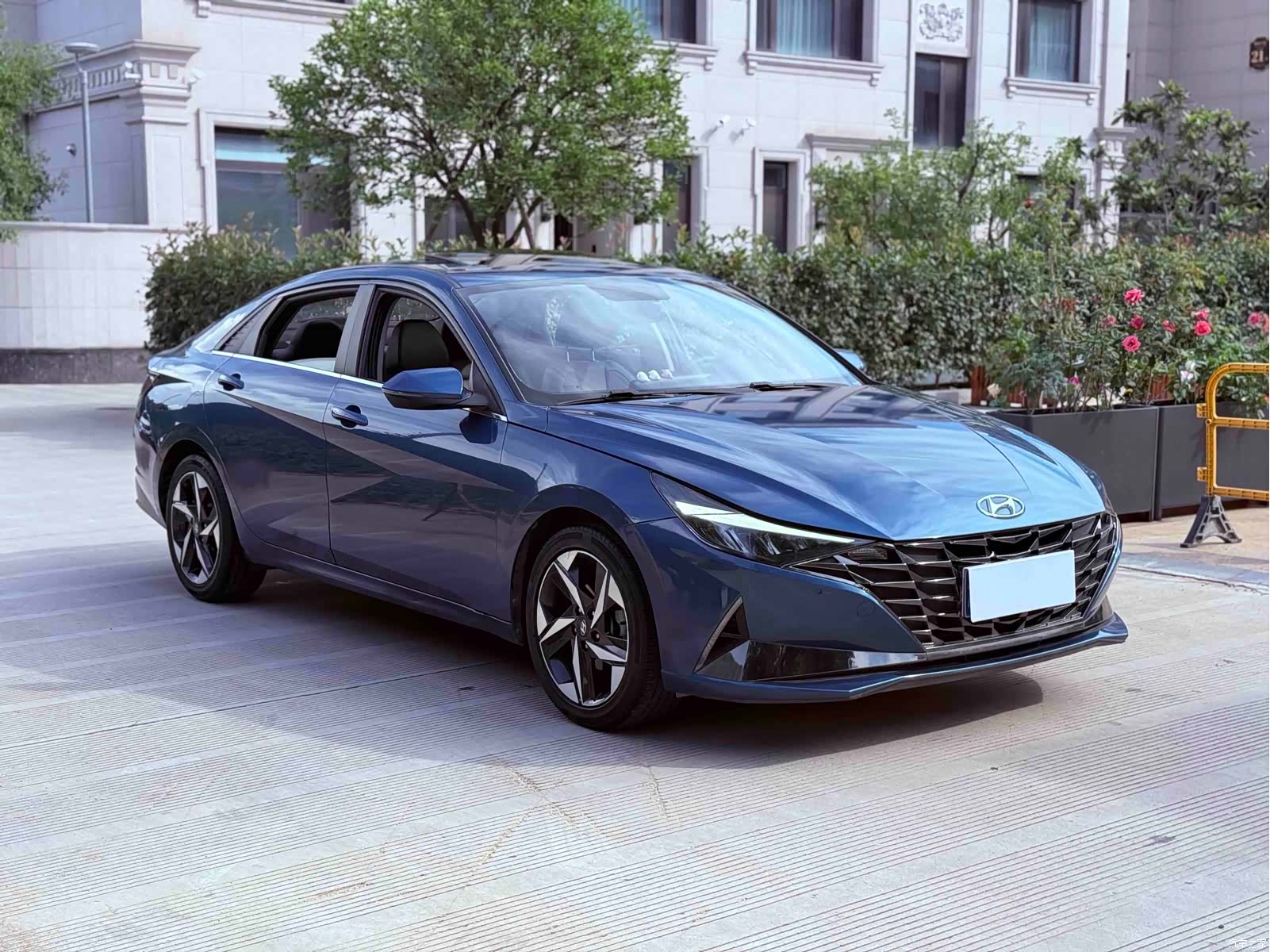 Hyundai Elantra, 2021 3