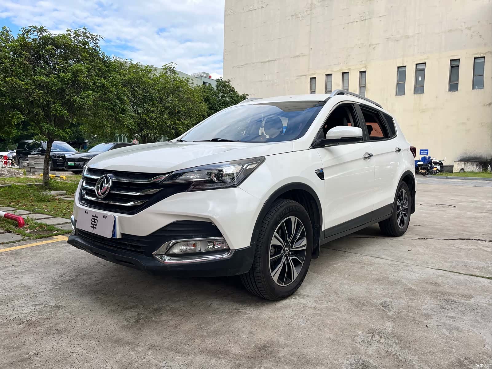 DongFeng AX7, 2018 1