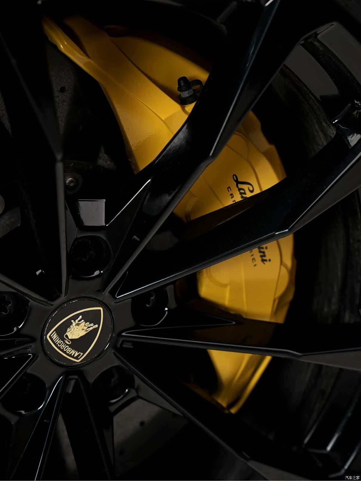 Lamborghini Urus, 2023 10