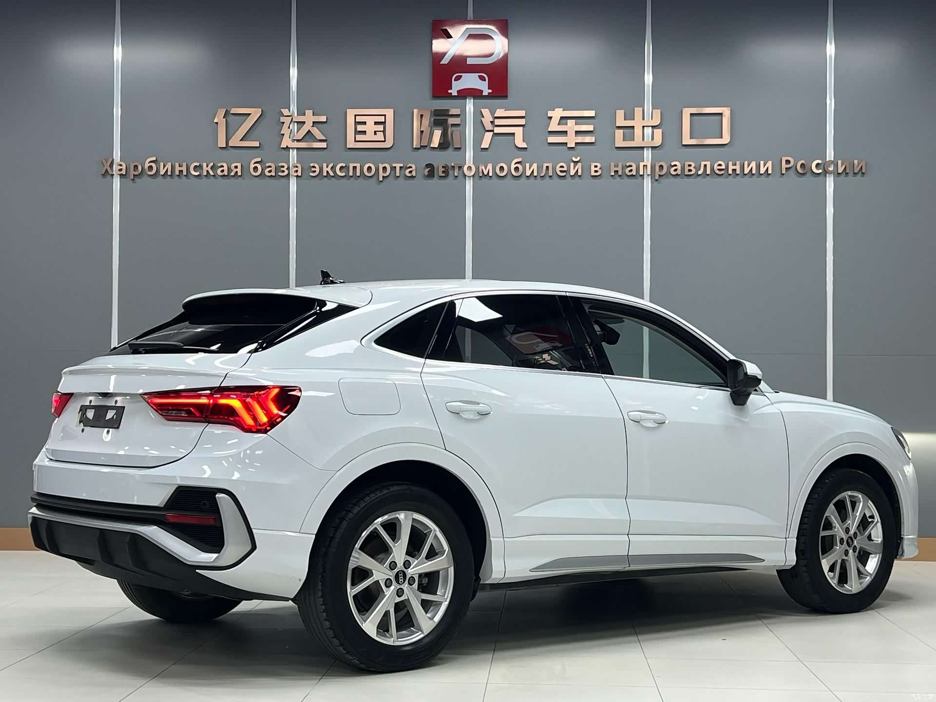 Audi Q3, 2022 4